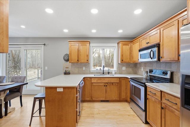 925 Sadie's Lane, Hudson, WI 54016