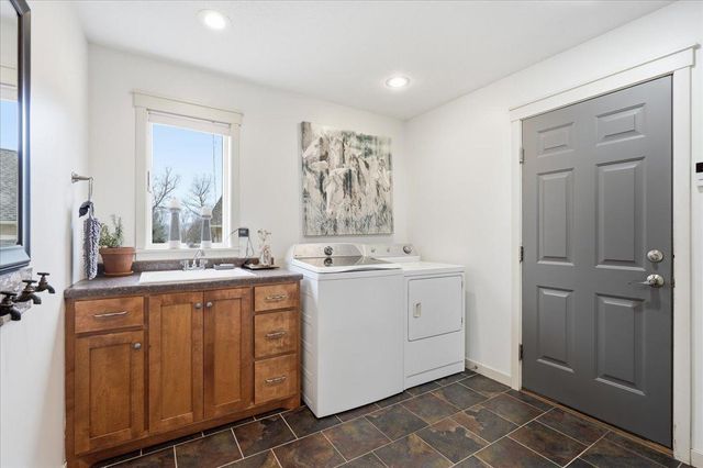 925 Sadie's Lane, Hudson, WI 54016