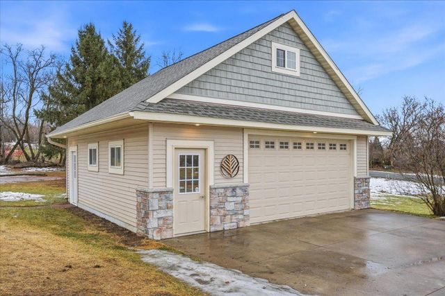 925 Sadie's Lane, Hudson, WI 54016