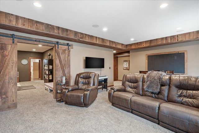 925 Sadie's Lane, Hudson, WI 54016