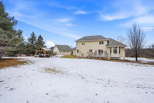 925 Sadie's Lane, Hudson, WI 54016