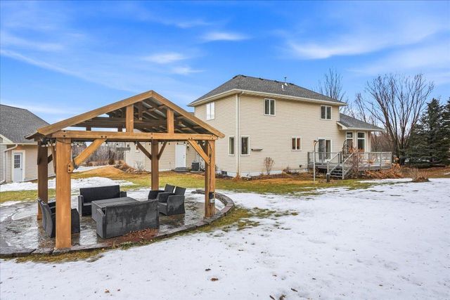 925 Sadie's Lane, Hudson, WI 54016