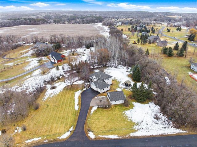 925 Sadie's Lane, Hudson, WI 54016