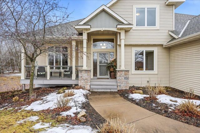 925 Sadie's Lane, Hudson, WI 54016