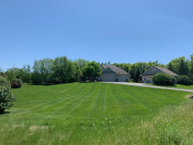 925 Sadie's Lane, Hudson, WI 54016