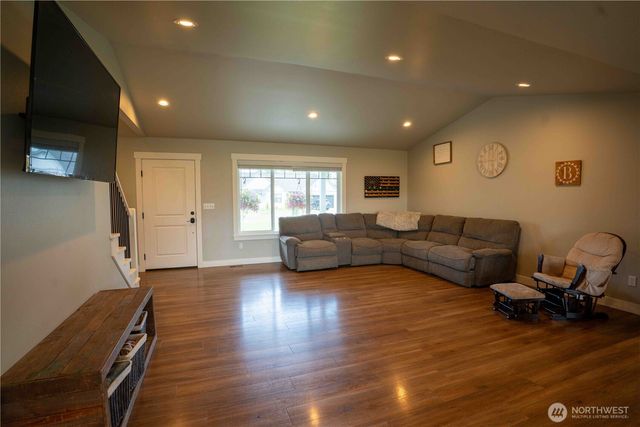 413 Cornerstone Drive, Sumas, WA 98295