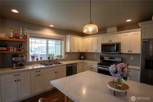 413 Cornerstone Drive, Sumas, WA 98295