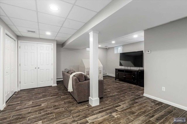 4 Hawthorne Street, Rutherford, NJ 07070