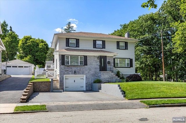 4 Hawthorne Street, Rutherford, NJ 07070