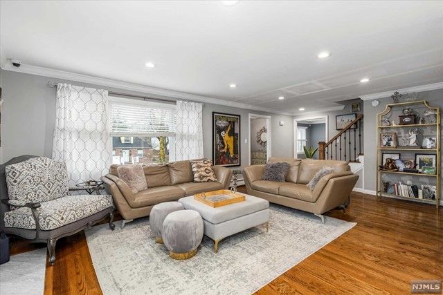 4 Hawthorne Street, Rutherford, NJ 07070
