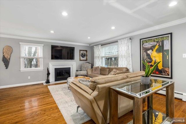 4 Hawthorne Street, Rutherford, NJ 07070
