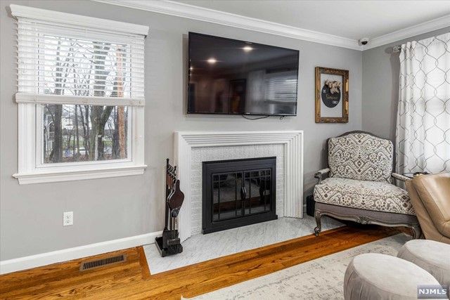 4 Hawthorne Street, Rutherford, NJ 07070