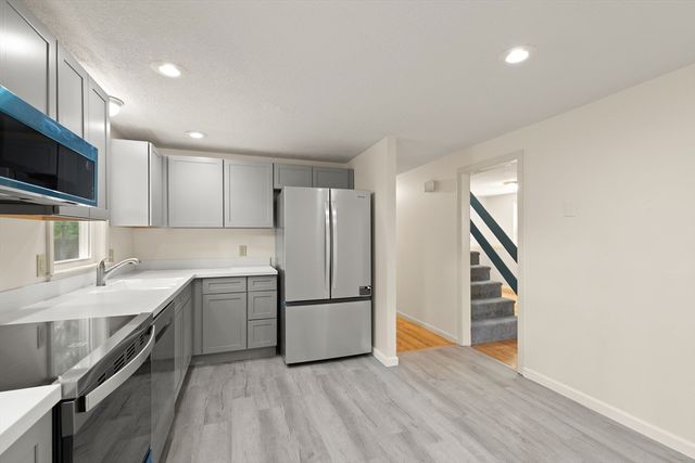18 Great Meadow Dr, Carver, MA 02330
