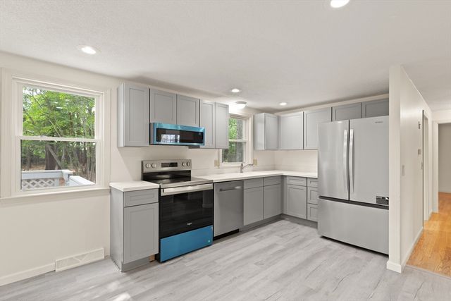 18 Great Meadow Dr, Carver, MA 02330