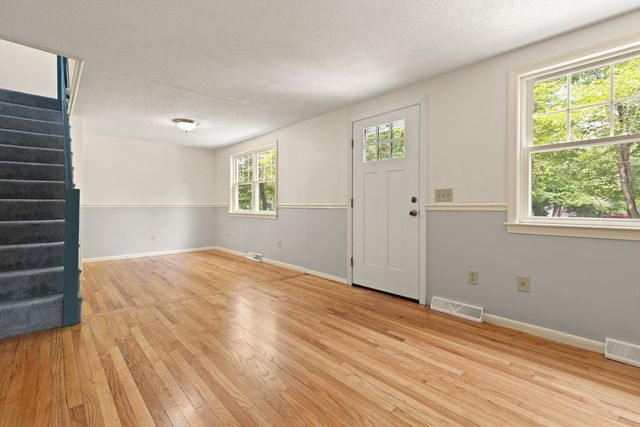 18 Great Meadow Dr, Carver, MA 02330