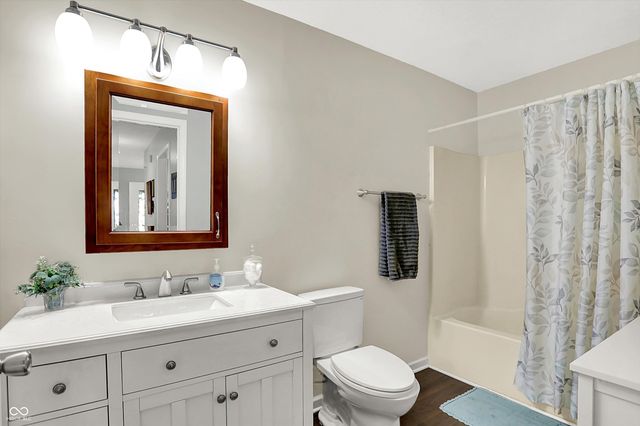 6375 Village Oak Court, Indianapolis, IN 46236