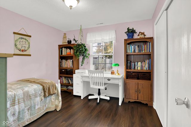 6375 Village Oak Court, Indianapolis, IN 46236