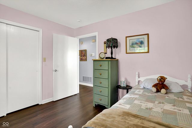 6375 Village Oak Court, Indianapolis, IN 46236