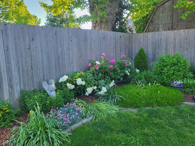 6375 Village Oak Court, Indianapolis, IN 46236