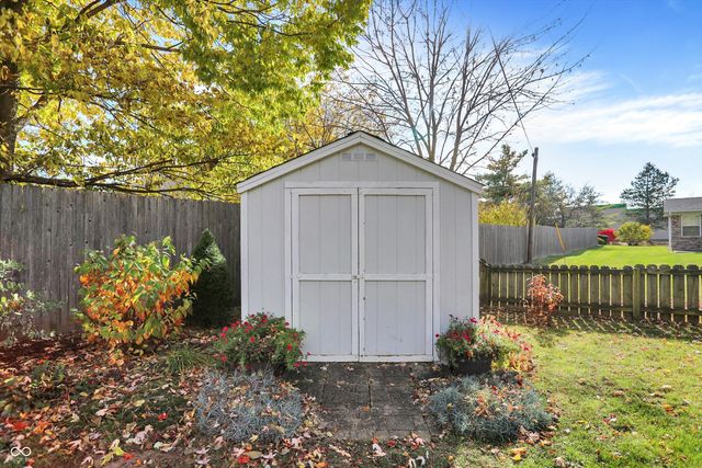 6375 Village Oak Court, Indianapolis, IN 46236