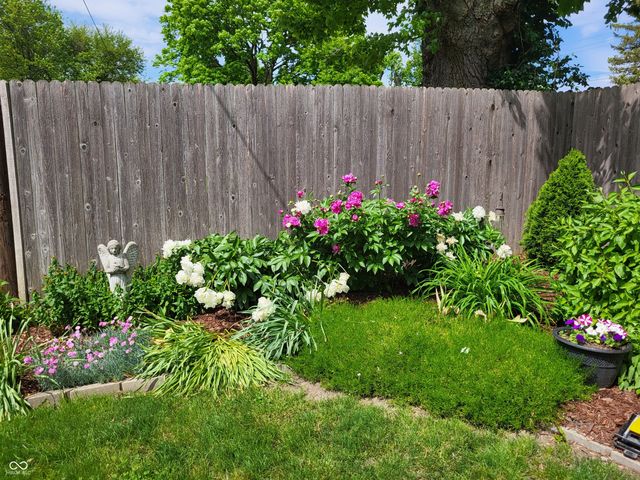 6375 Village Oak Court, Indianapolis, IN 46236