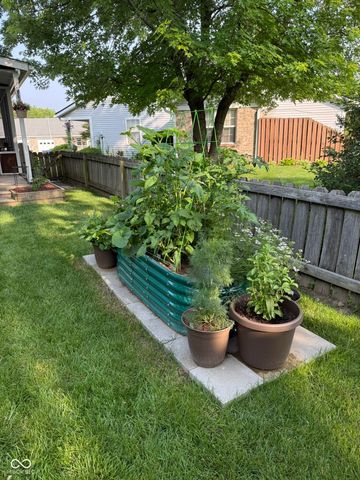 6375 Village Oak Court, Indianapolis, IN 46236