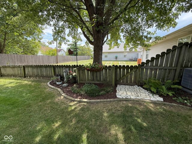 6375 Village Oak Court, Indianapolis, IN 46236