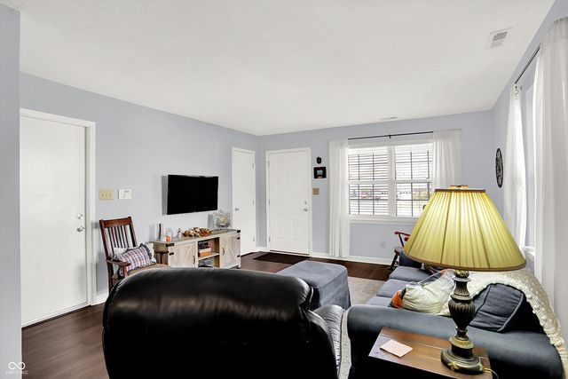 6375 Village Oak Court, Indianapolis, IN 46236