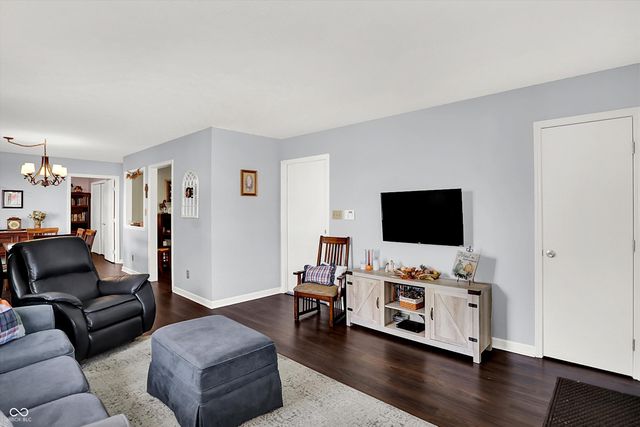 6375 Village Oak Court, Indianapolis, IN 46236