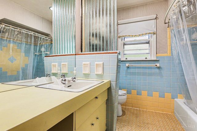 538 Roebling Road, Cincinnati, OH 45238