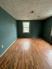 910 South Newton Avenue, Springfield, MO 65806