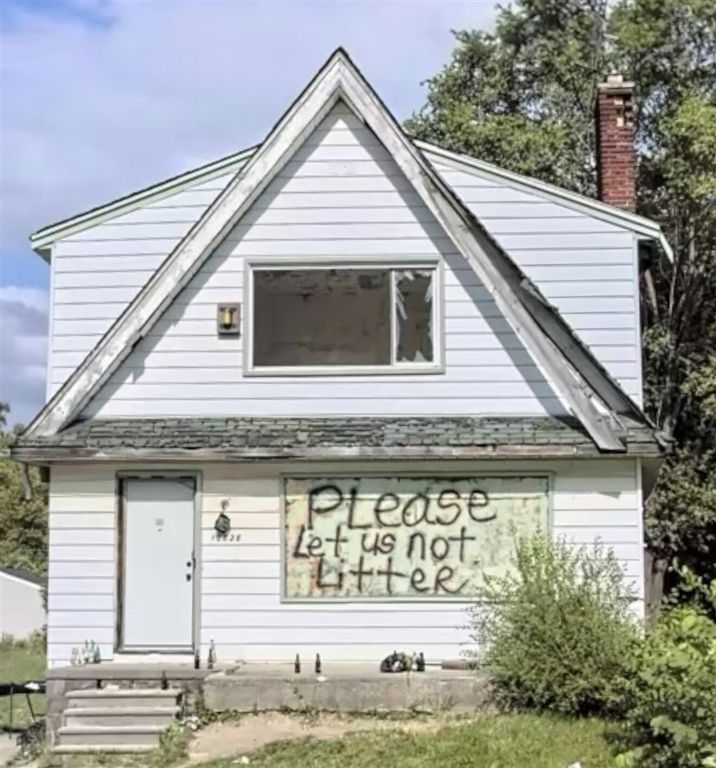 12828 Strathmoor Street, Detroit, MI 48227