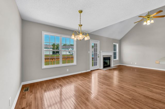 3363 Dabney Ln, Clarksville, TN 37043