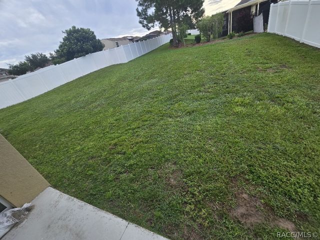 559 W Runyon Loop, Beverly Hills, FL 34465