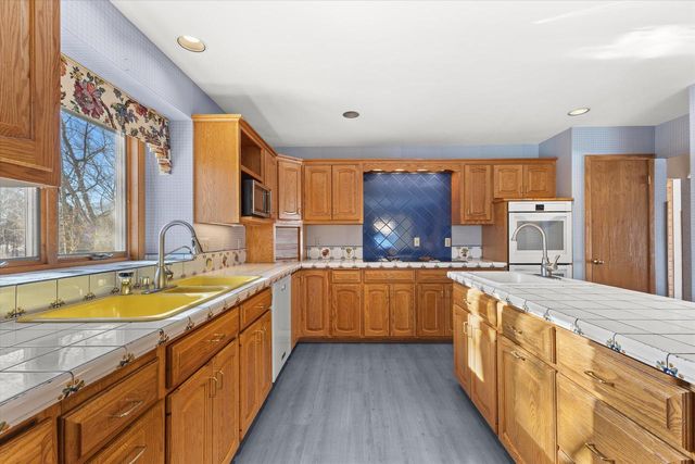 301 W Ravine Baye ROAD, Bayside, WI 53217