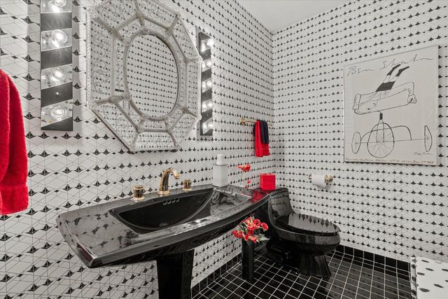 301 W Ravine Baye ROAD, Bayside, WI 53217