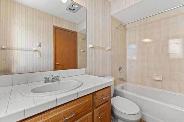 301 W Ravine Baye ROAD, Bayside, WI 53217