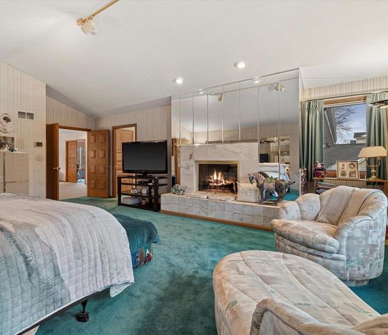 301 W Ravine Baye ROAD, Bayside, WI 53217