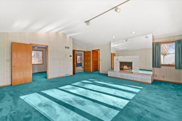 301 W Ravine Baye ROAD, Bayside, WI 53217