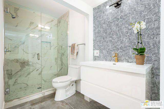 2405 E Francis Drive, Palm Springs, CA 92262