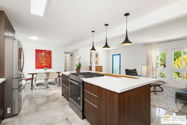 2405 E Francis Drive, Palm Springs, CA 92262