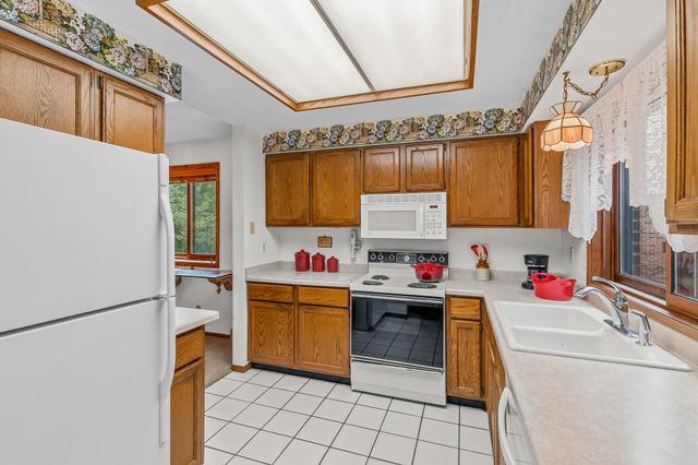 2420 Mendelssohn Lane N 5, Golden Valley, MN 55427