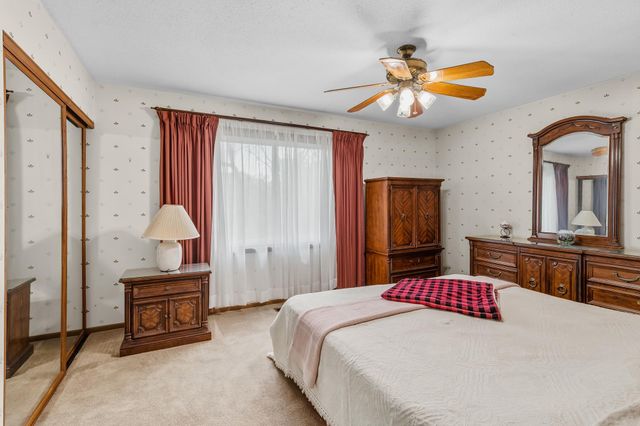 2420 Mendelssohn Lane N 5, Golden Valley, MN 55427
