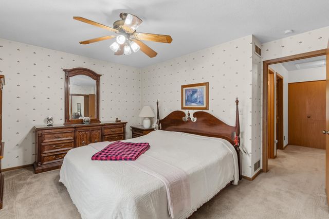 2420 Mendelssohn Lane N 5, Golden Valley, MN 55427