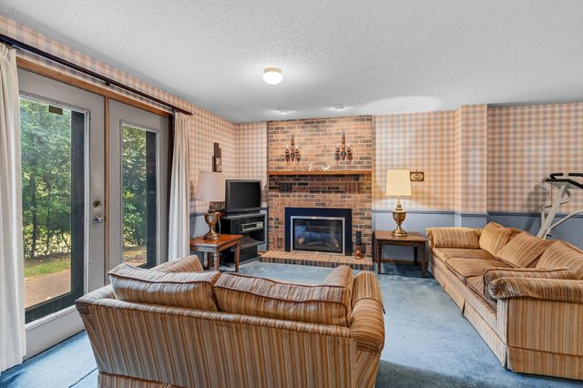 2420 Mendelssohn Lane N 5, Golden Valley, MN 55427