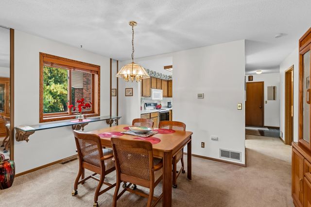 2420 Mendelssohn Lane N 5, Golden Valley, MN 55427