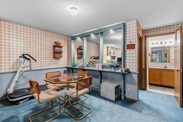 2420 Mendelssohn Lane N 5, Golden Valley, MN 55427