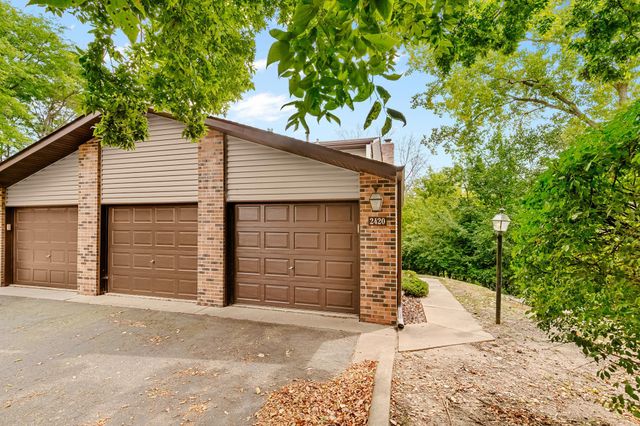 2420 Mendelssohn Lane N 5, Golden Valley, MN 55427