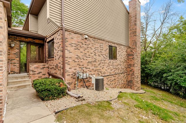 2420 Mendelssohn Lane N 5, Golden Valley, MN 55427