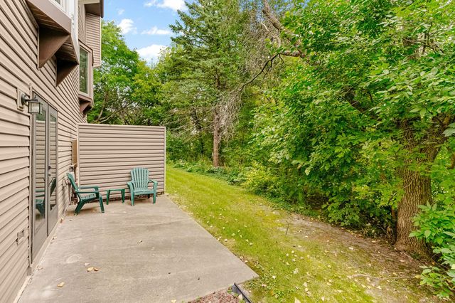 2420 Mendelssohn Lane N 5, Golden Valley, MN 55427